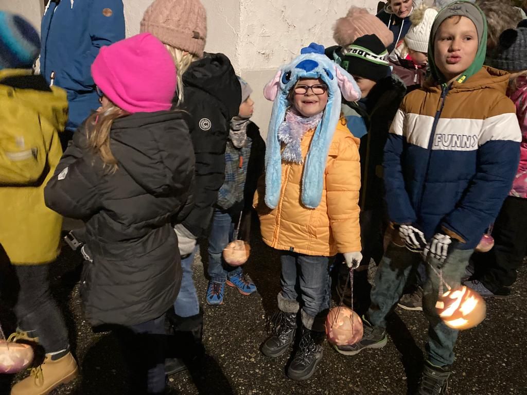 Räbeliechtliumzug Schule Holderbank