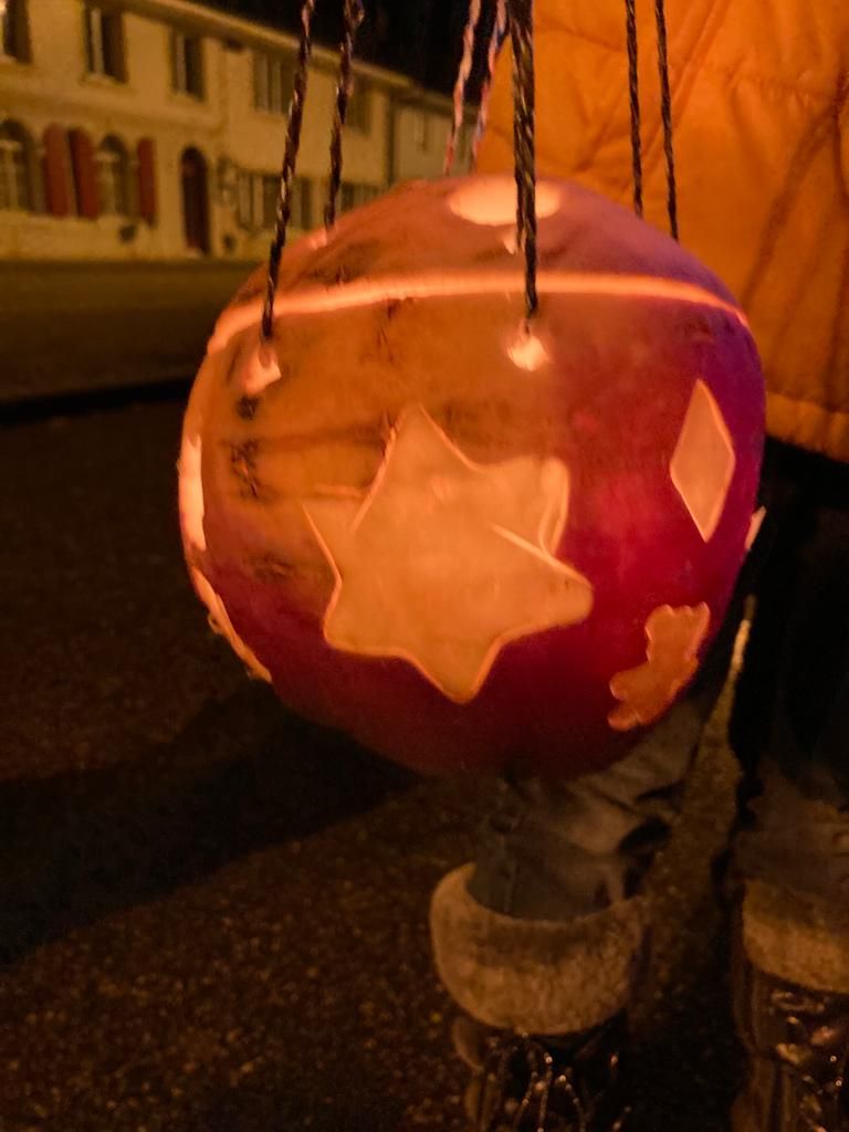 Räbeliechtliumzug Schule Holderbank